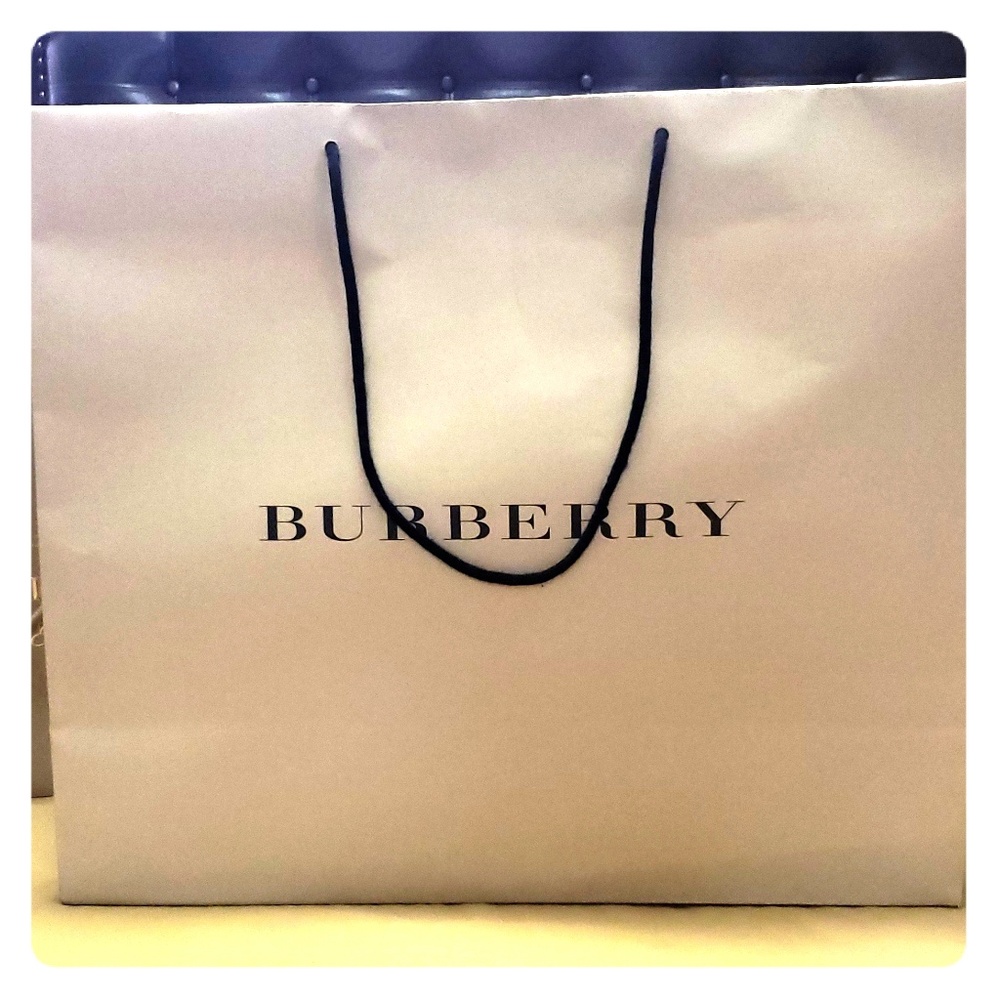 Burberry shopping bag 🛍